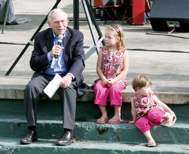 Buck Smith Singer Former D&E president began campaign - The Intermountain